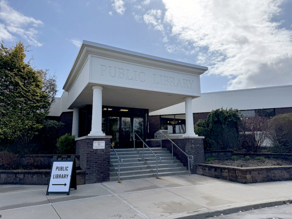 The front entrance of the Riverhead Free Library on a bright, sunny day.